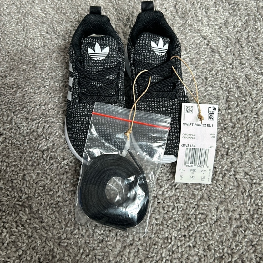 Brand new adidas toddler tennis shoes. Size 7 toddler.